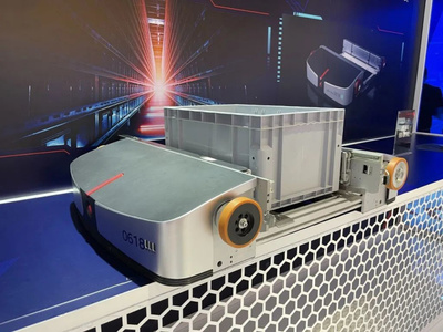 機器人大會七大亮點揭秘 鄧麗君現場“復活”、130只機器狗群舞與物流軟件研發